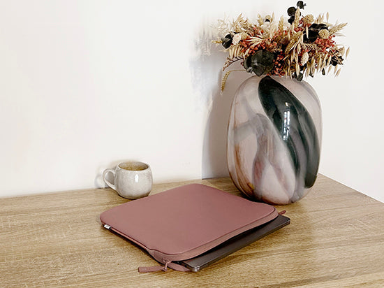 Housse MacBook Pro 14 Basics ²Life Rose/Blanc