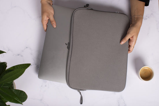 Housse MacBook Pro/Air 13 Basics ²Life Gris/Blanc