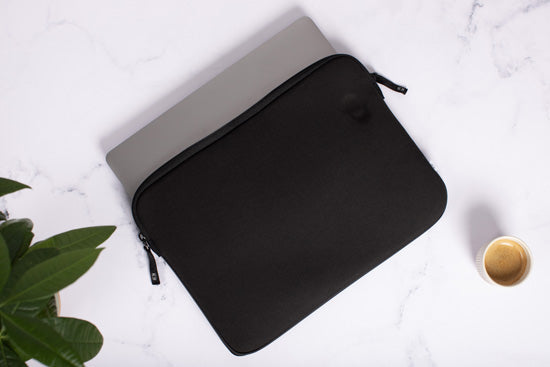 Housse MacBook Pro 14 Basics ²Life Noir/Blanc