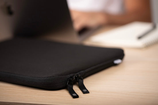 Housse MacBook Pro 14 Basics ²Life Noir/Blanc